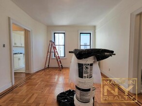 31-49-49 29th St in Queens, NY - Building Photo - Building Photo