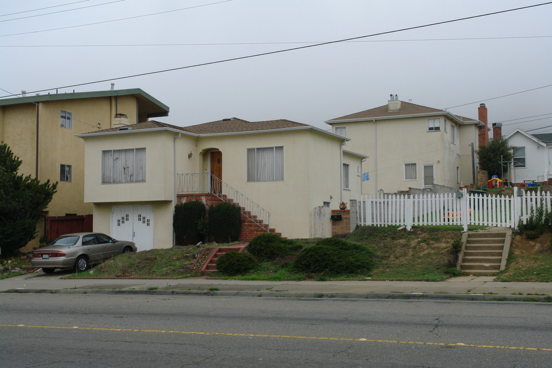 670 Grand Ave in South San Francisco, CA - Foto de edificio