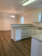 42 Hillsdale Dr in Wilmington, NC - Building Photo - Building Photo
