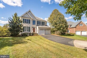 5634 Annenberg Ct in Haymarket, VA - Foto de edificio - Building Photo