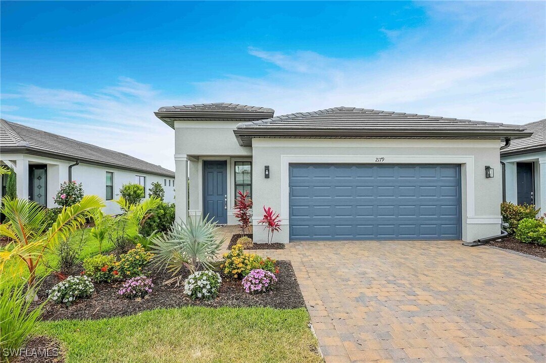 2179 Yellowfin Cir in Naples, FL - Building Photo