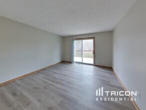 4350 Thornhill Ln in Vadnais Heights, MN - Building Photo - Building Photo