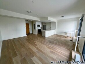 1079 Commonwealth Ave in Boston, MA - Building Photo - Building Photo