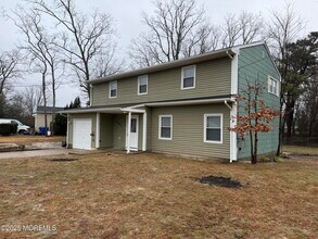 247 Essex Dr in Brick, NJ - Building Photo - Building Photo