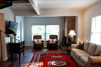 282 E Woodland Rd in Lake Forest, IL - Building Photo - Building Photo