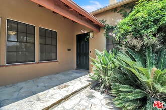 1107 S Alfred St in Los Angeles, CA - Building Photo - Building Photo