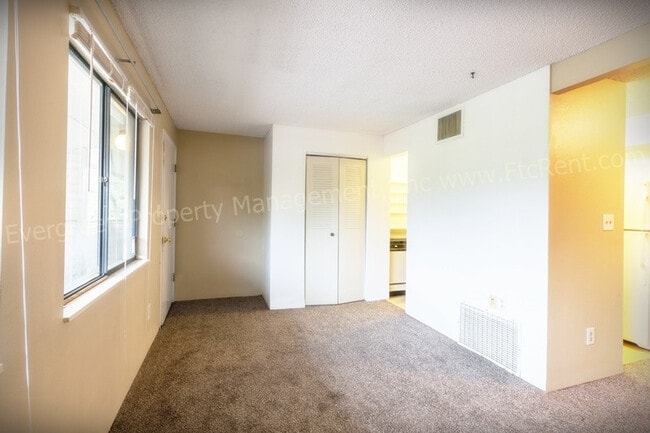 1705 Heatheridge Rd in Fort Collins, CO - Foto de edificio - Building Photo