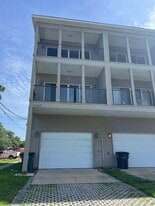 1147 N Bayshore Dr in Valparaiso, FL - Building Photo