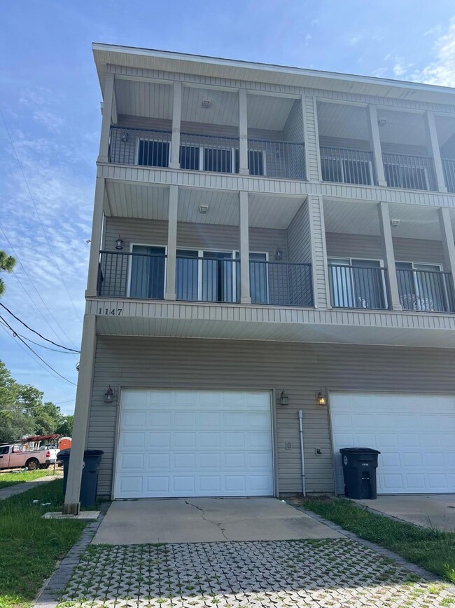 property at 1147 N Bayshore Dr