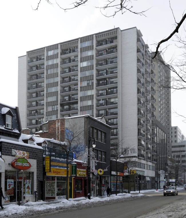 Chateau St-Marc in Montréal, QC - Building Photo - Building Photo