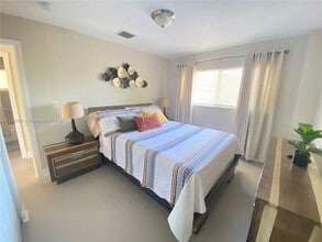 441 NW 7th Terrace-Unit -3 in Fort Lauderdale, FL - Foto de edificio - Building Photo