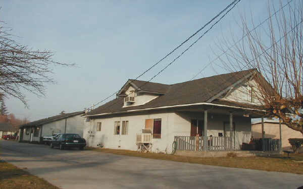 701 Chestnut St in Turlock, CA - Foto de edificio - Building Photo