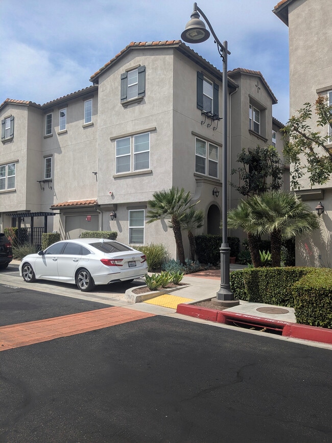 property at 936 Lilac Ln
