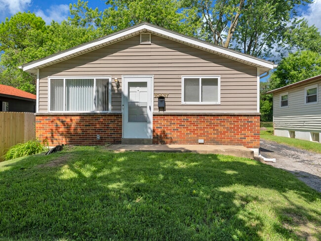 10437 Count Dr in St. Louis, MO - Building Photo - Building Photo