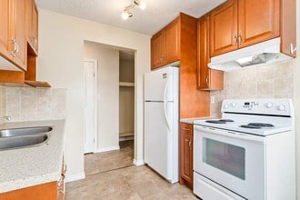 Scotsman Apartments in Camrose, AB - Building Photo - Building Photo