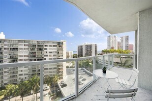 218 SE 14th St in Miami, FL - Building Photo