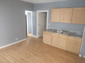 1576 S Union St in Milwaukee, WI - Building Photo - Building Photo