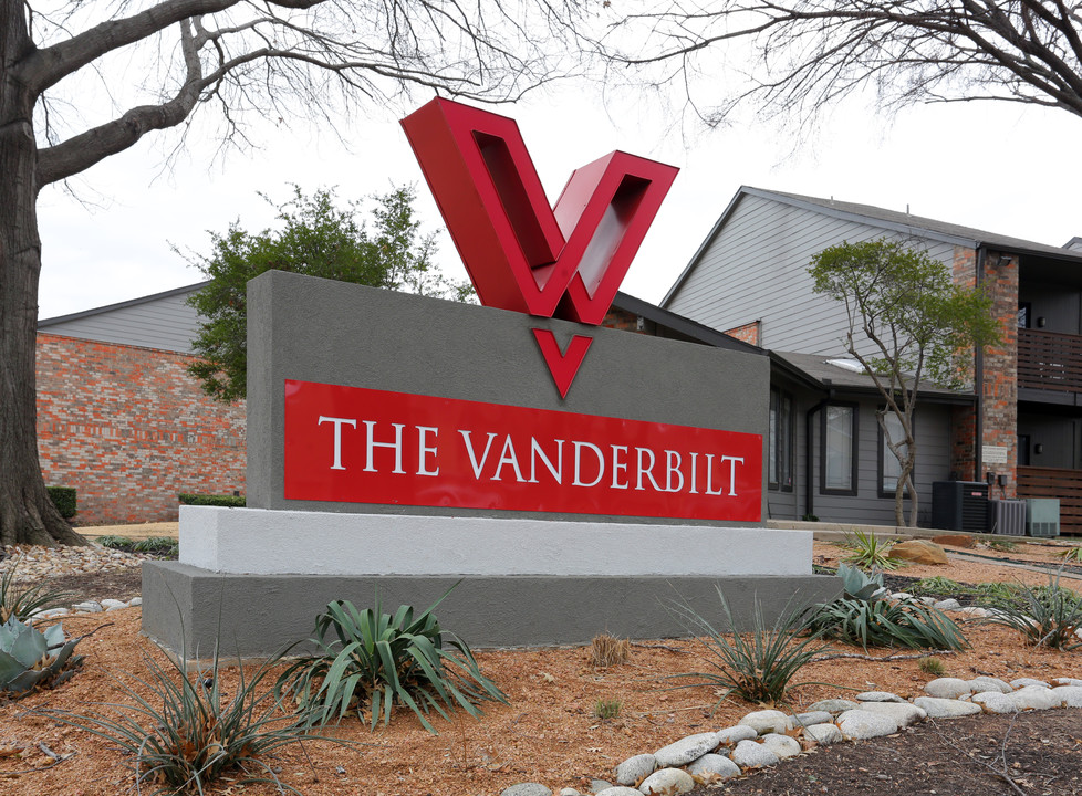 The Vanderbilt Apartments in Irving, TX - Building Photo