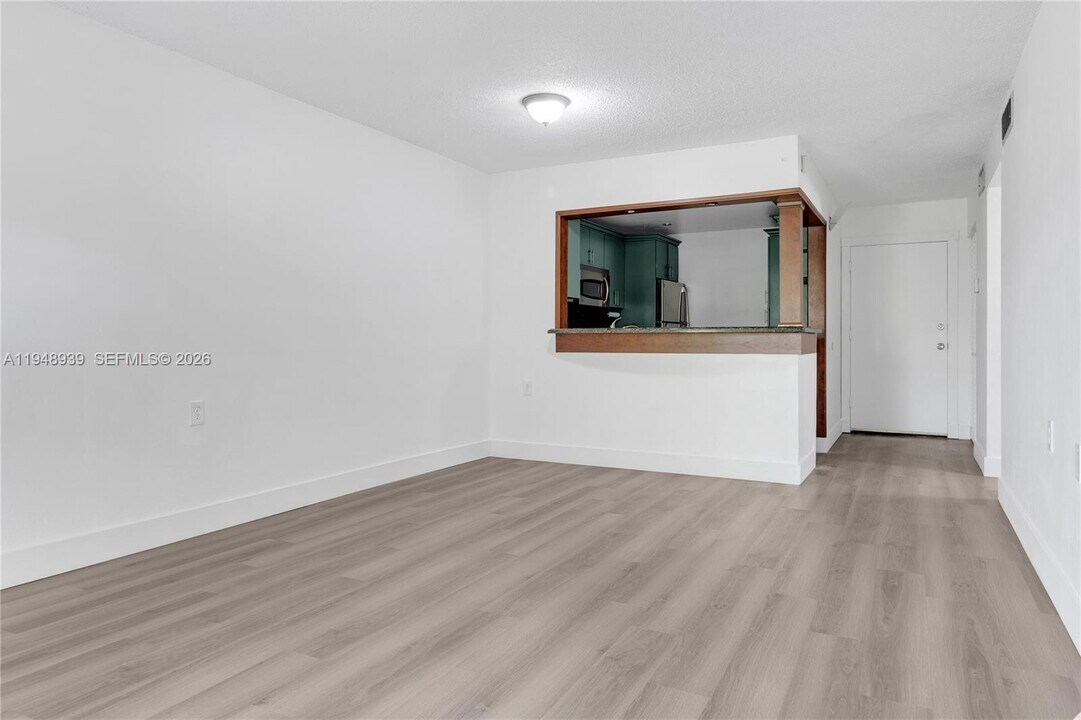 11273 SW 88th St in Miami, FL - Building Photo