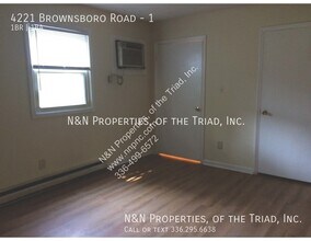 4221 Brownsboro Rd in Winston-Salem, NC - Building Photo - Building Photo