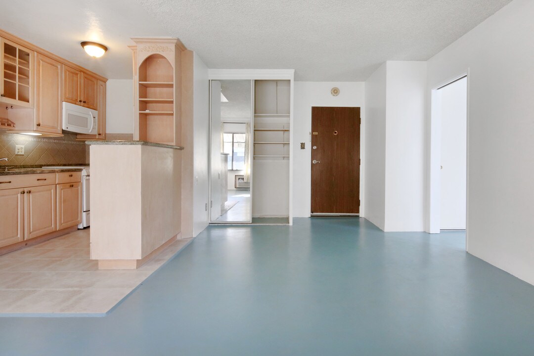 250 Linden Ave, Unit 208 in Long Beach, CA - Foto de edificio
