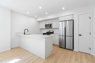 12327-12107 107 St NW in Edmonton, AB - Building Photo