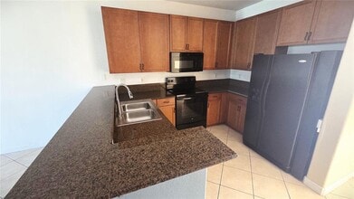 4605 SW 75th Way in Davie, FL - Building Photo - Building Photo