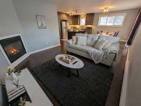 5055 Chem. du Souvenir in Laval, QC - Building Photo - Building Photo