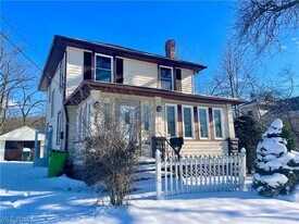 250 Center Rd in Bedford, OH - Building Photo