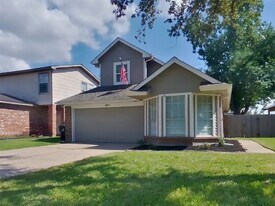 2013 Greenwood Dr in Rosenberg, TX - Building Photo