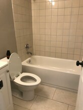 1740 Lisbon Dr SW in Atlanta, GA - Foto de edificio - Building Photo