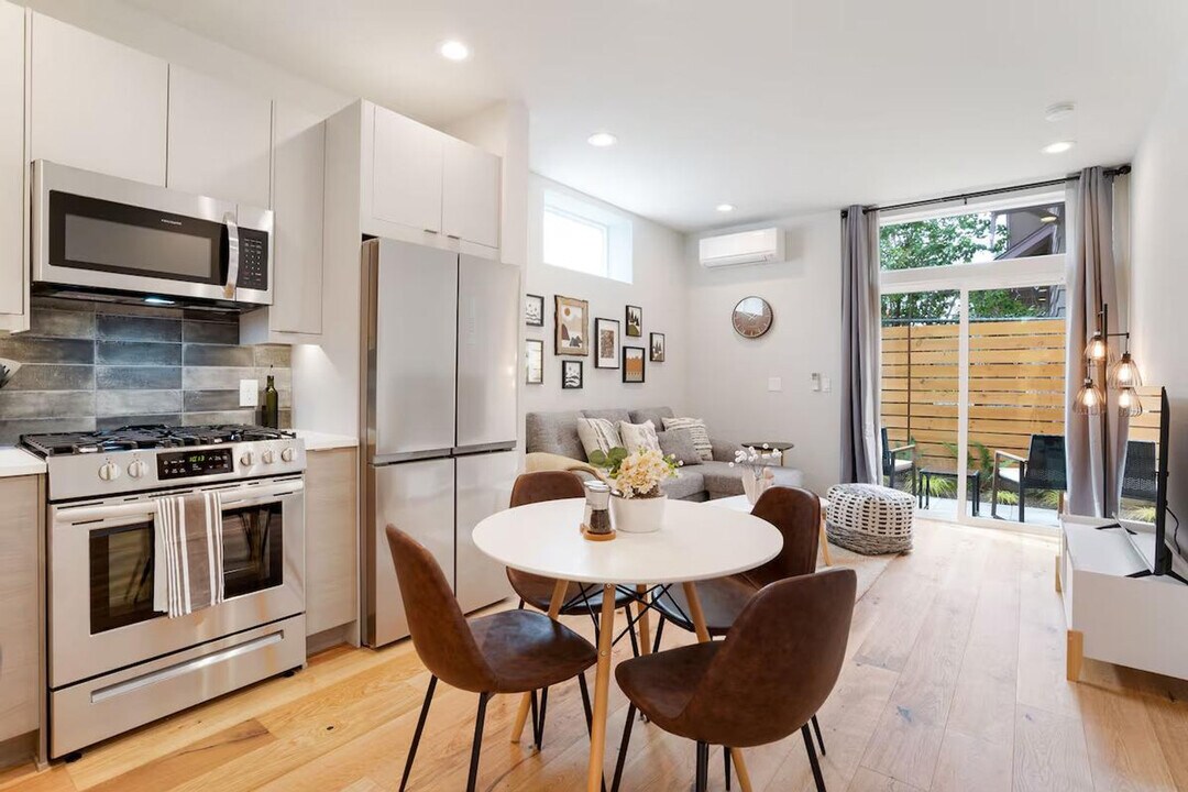 4426 Burke Ave N in Seattle, WA - Building Photo