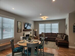 57 Evergreen Dr in Auburn, NH - Building Photo - Building Photo