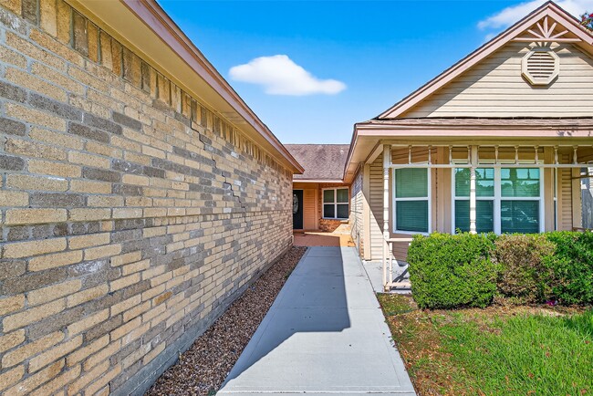 3258 Meadway Dr