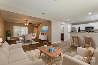 209 Woodknoll Pl in Valrico, FL - Building Photo - Building Photo