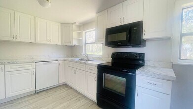 703 Gotts Rd in Davenport, FL - Building Photo - Building Photo