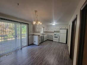 6818 N Parkwood Dr in Peoria, IL - Building Photo - Building Photo