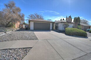 8212 Tina Dr NE in Albuquerque, NM - Building Photo