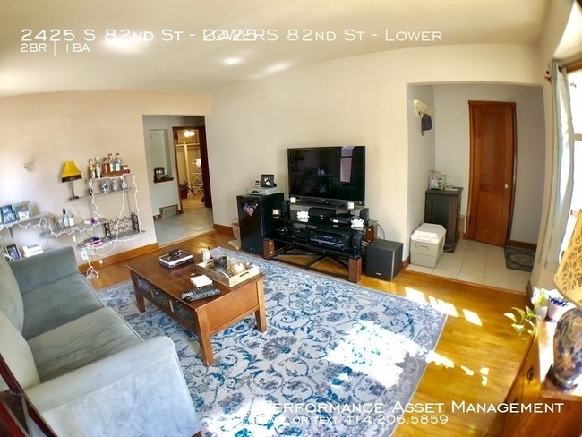 2425 S 82nd St-Unit -LOWER in West Allis, WI - Foto de edificio - Building Photo