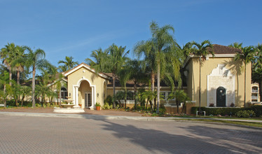 Royal Grand Condominiums in Davie, FL - Building Photo - Building Photo