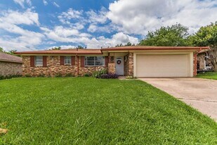 2015 Brenda Ave in Denison, TX - Building Photo