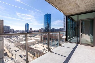 651 W Washington Blvd in Chicago, IL - Building Photo - Building Photo