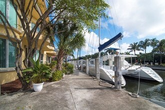 Cassandra Manor in Fort Lauderdale, FL - Foto de edificio - Building Photo