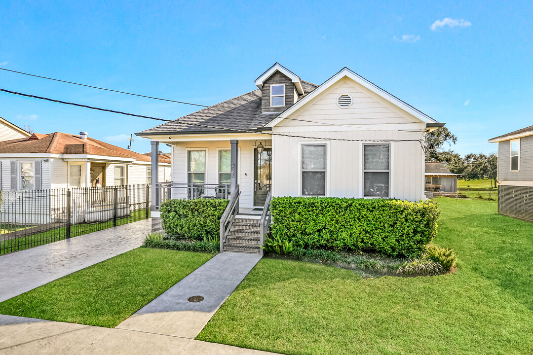 6025 Wickfield Dr in New Orleans, LA - Foto de edificio