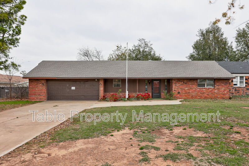 1109 E 33rd St in Edmond, OK - Building Photo