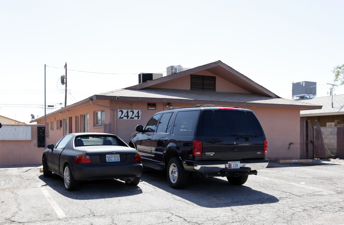 2424-2426 Statz St in North Las Vegas, NV - Foto de edificio