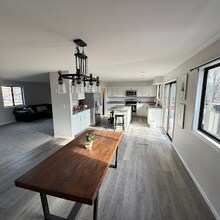 3647 E Galbraith Rd in Cincinnati, OH - Foto de edificio - Building Photo