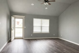 3995 Highland Dr in Tahlequah, OK - Foto de edificio - Building Photo