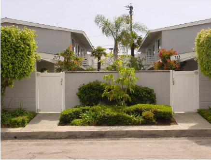 E 17th Place Apartments in Costa Mesa, CA - Foto de edificio - Building Photo