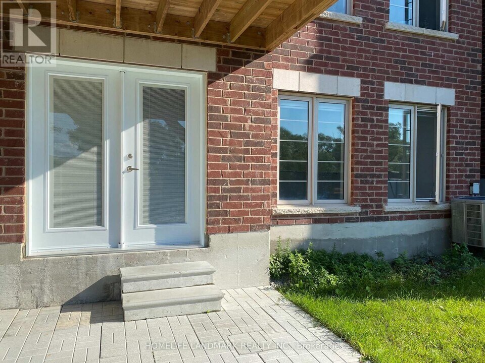 58 Briarfield Ave in East Gwillimbury, ON - Building Photo